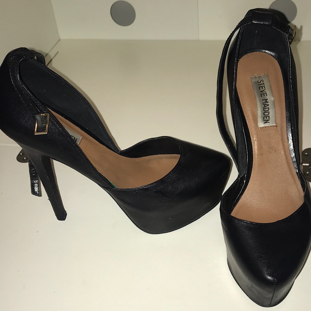 Steve Madden size 8.5 black pumps